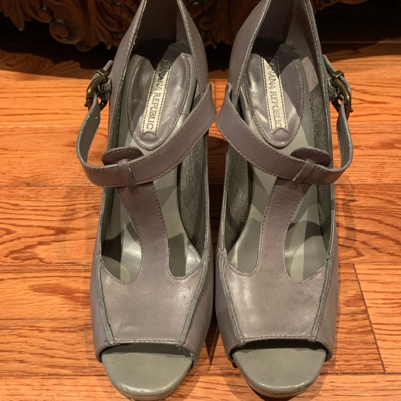 Banana Republic grey heels - Picture 3 of 4